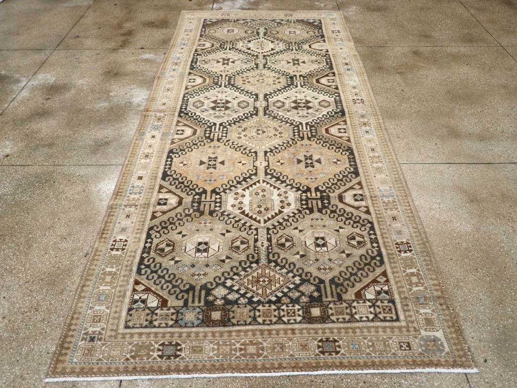Vintage Persian Bakhtiari Tribal Wide Gallery Runner, No.29279 - Galerie Shabab