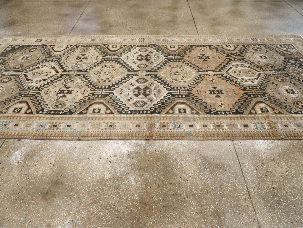 Vintage Persian Bakhtiari Tribal Wide Gallery Runner, No.29279 - Galerie Shabab
