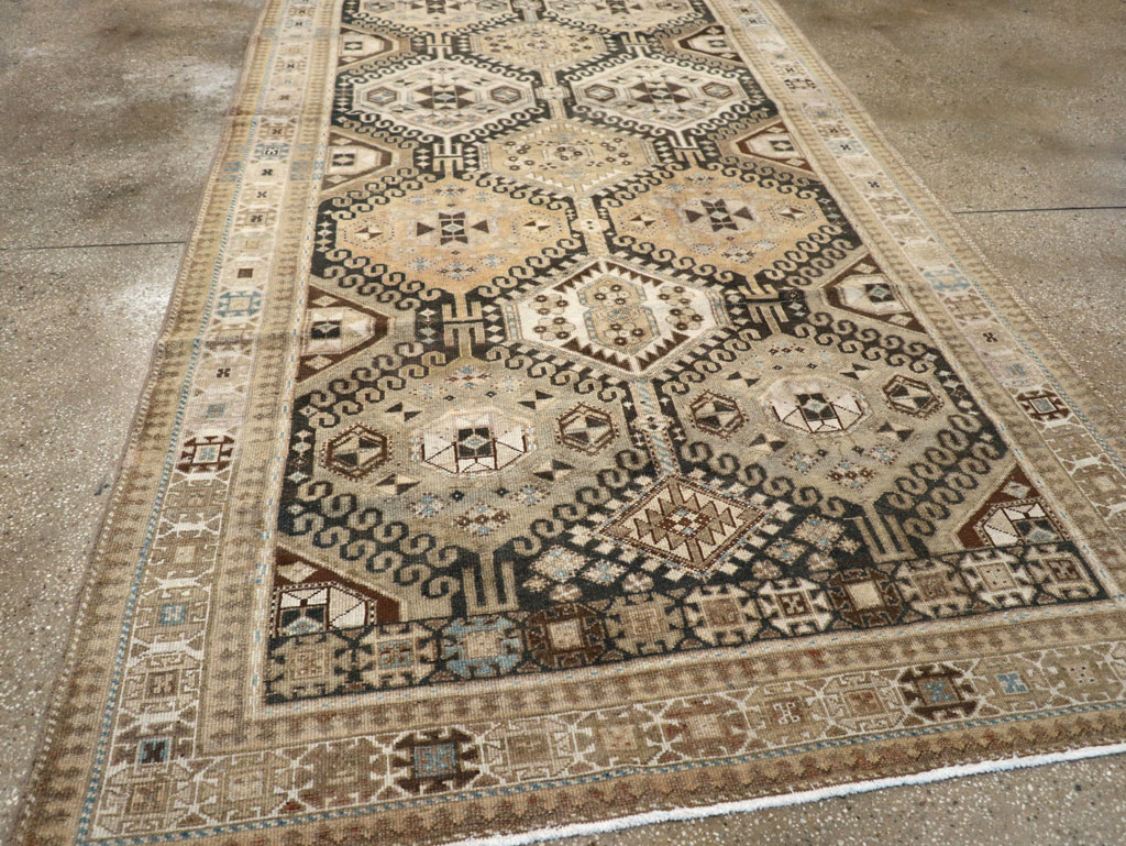Vintage Persian Bakhtiari Tribal Wide Gallery Runner, No.29279 - Galerie Shabab