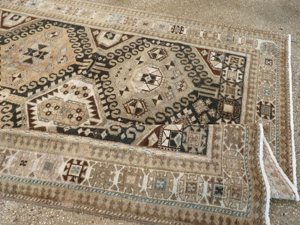 Vintage Persian Bakhtiari Tribal Wide Gallery Runner, No.29279 - Galerie Shabab