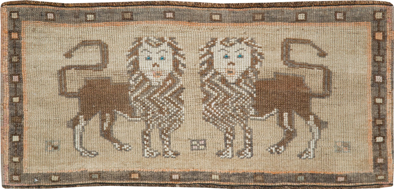 Vintage Turkish Anatolian Pictorial Throw Rug (Pair: 1 of 2), No.29314 - Galerie Shabab