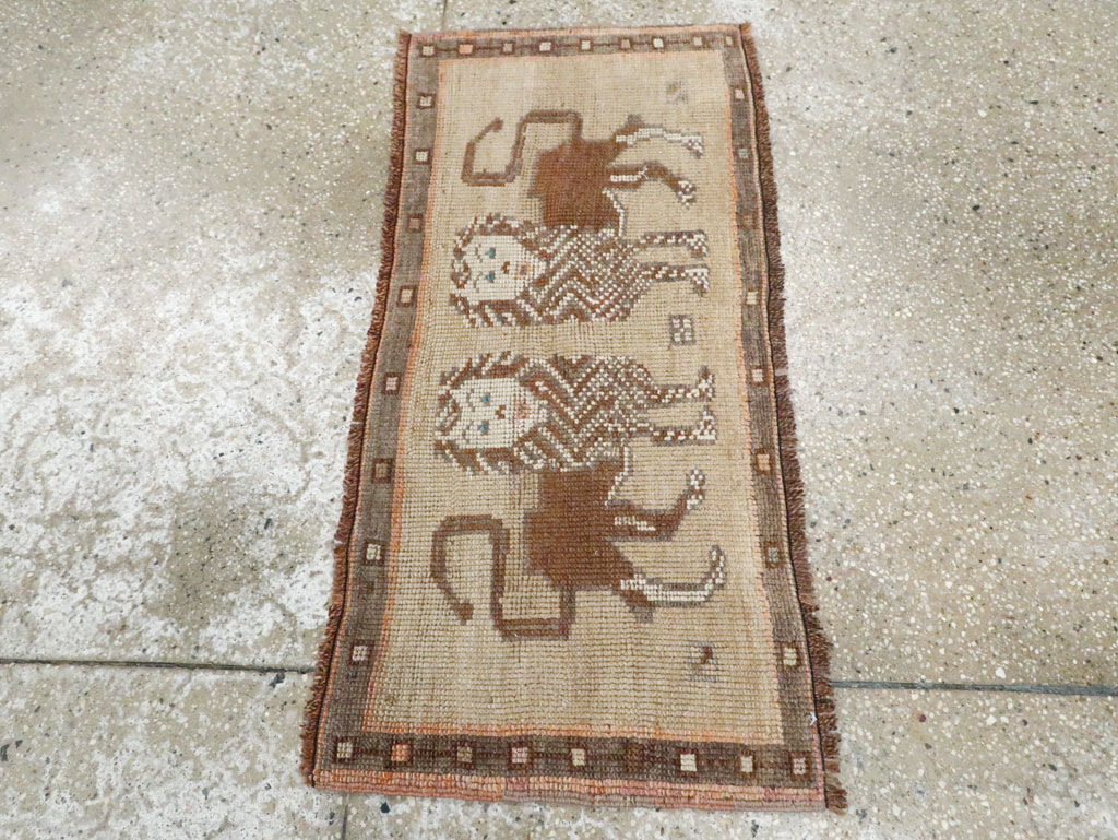 Vintage Turkish Anatolian Pictorial Throw Rug (Pair: 1 of 2), No.29314 - Galerie Shabab
