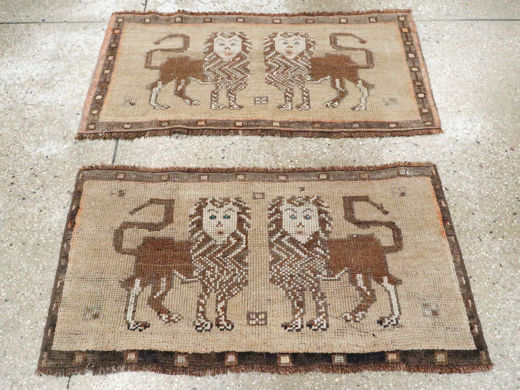 Vintage Turkish Anatolian Pictorial Throw Rug (Pair: 1 of 2), No.29314 - Galerie Shabab