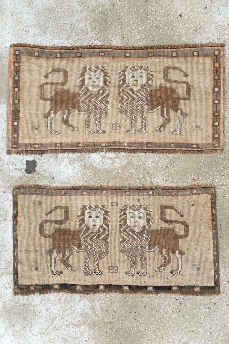 Vintage Turkish Anatolian Pictorial Throw Rug (Pair: 1 of 2), No.29314 - Galerie Shabab