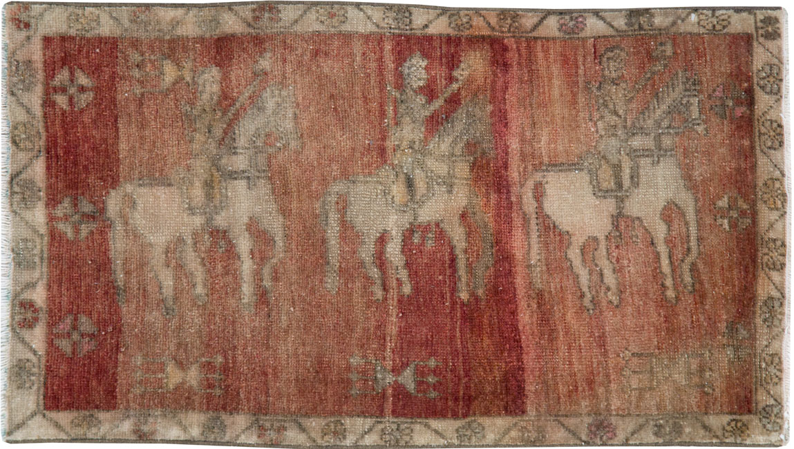 Vintage Turkish Anatolian Pictorial Throw Rug, No.29317 - Galerie Shabab