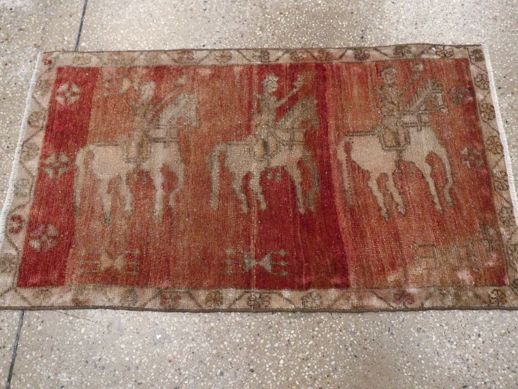 Vintage Turkish Anatolian Pictorial Throw Rug, No.29317 - Galerie Shabab