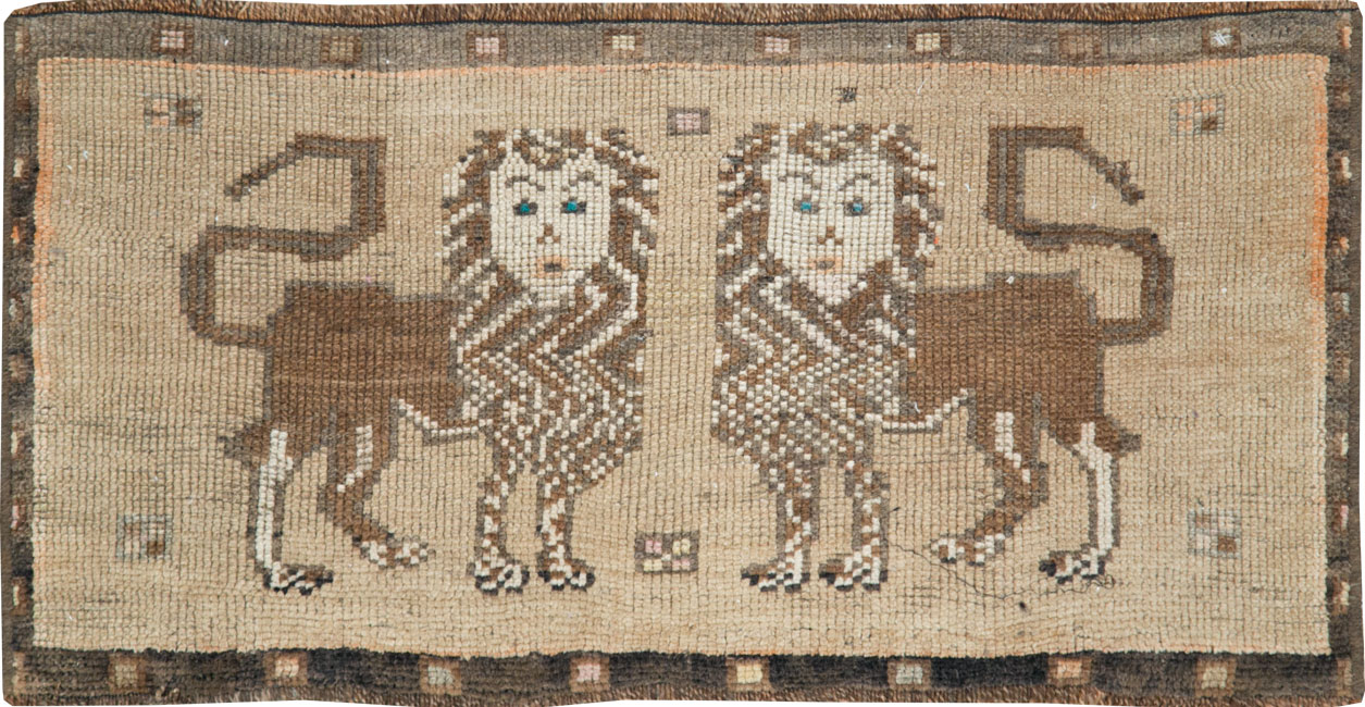 Vintage Turkish Anatolian Pictorial Throw Rug (Pair: 2 of 2), No.29318 - Galerie Shabab
