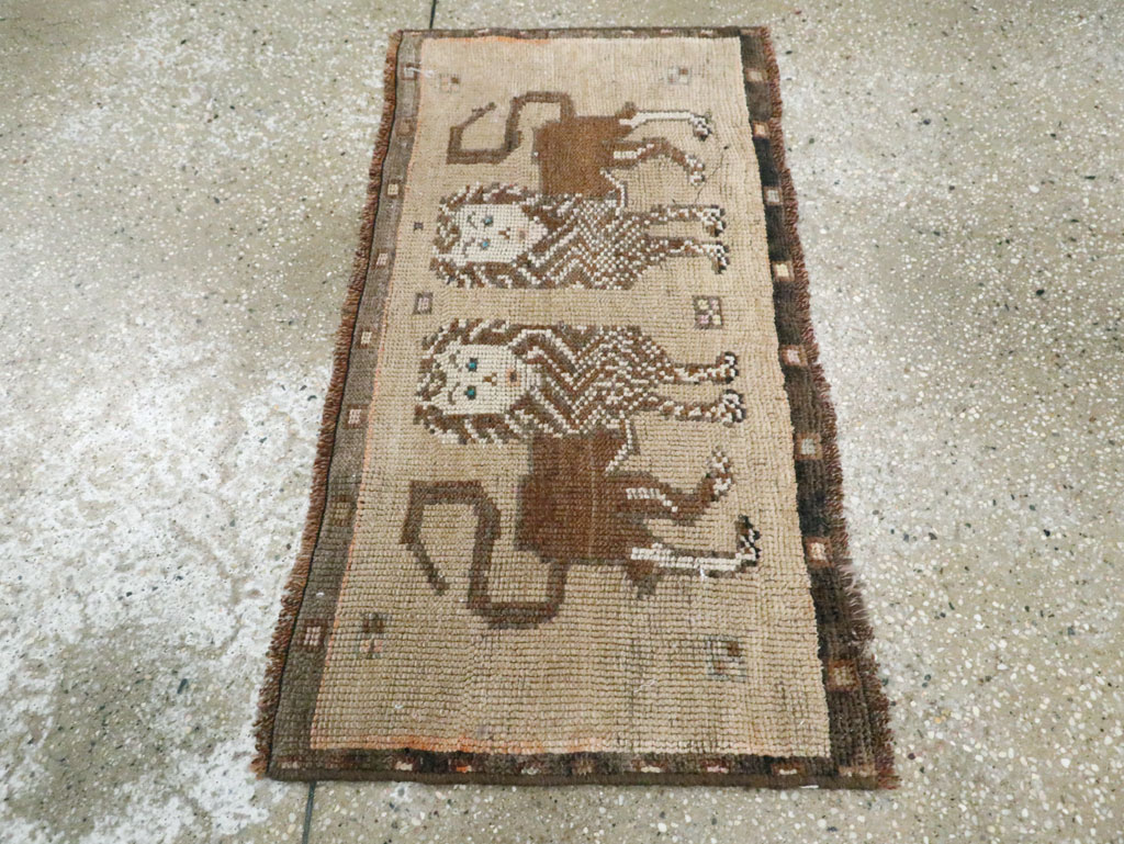 Vintage Turkish Anatolian Pictorial Throw Rug (Pair: 2 of 2), No.29318 - Galerie Shabab