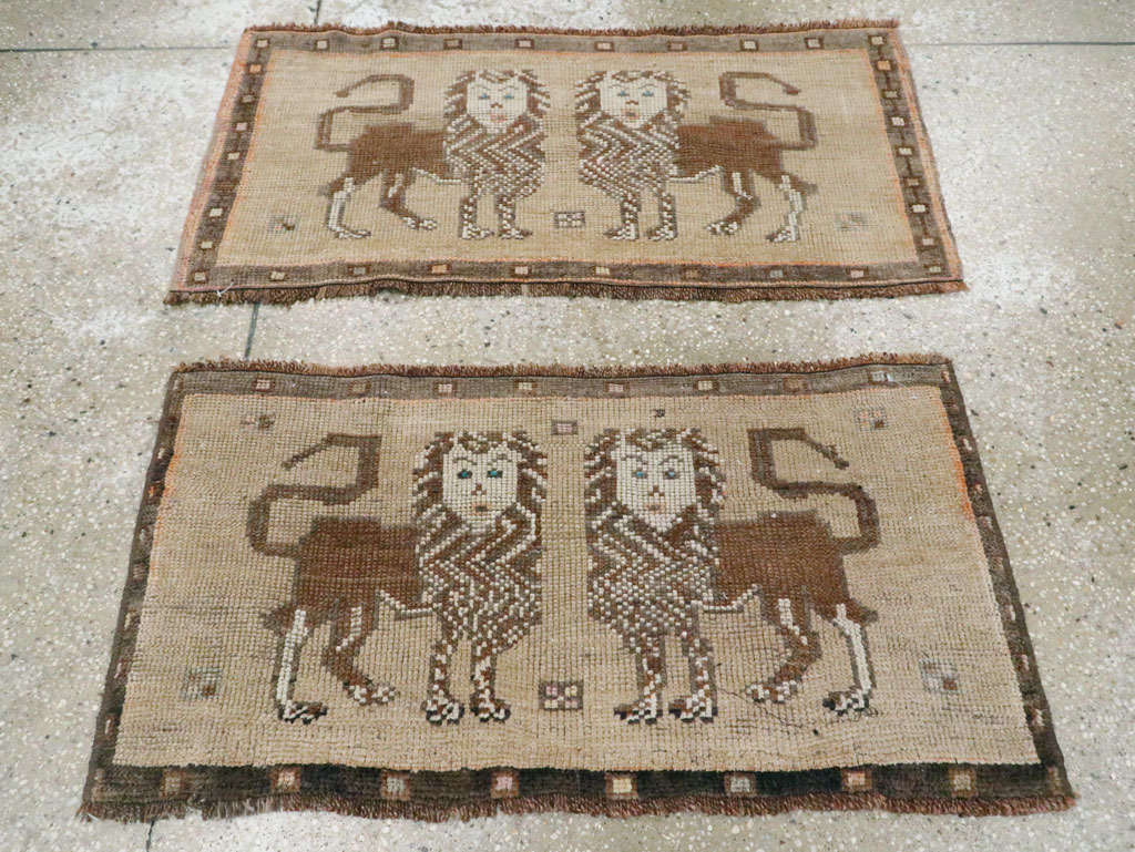 Vintage Turkish Anatolian Pictorial Throw Rug (Pair: 2 of 2), No.29318 - Galerie Shabab