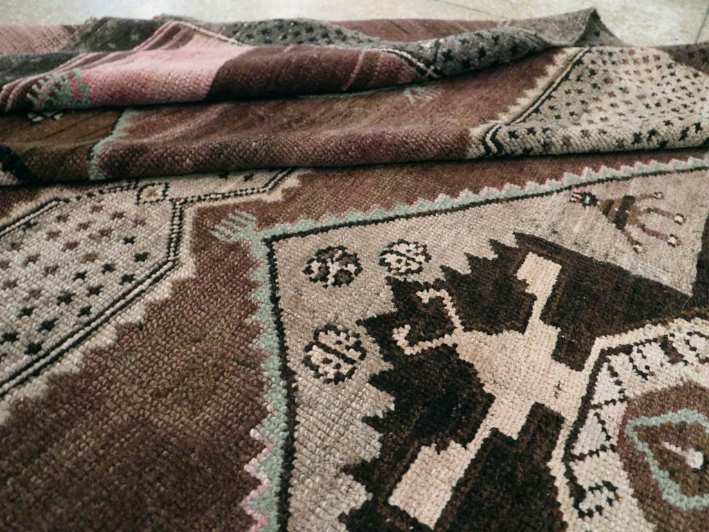 Vintage Turkish Anatolian Room Size Carpet, No.29343 - Galerie Shabab