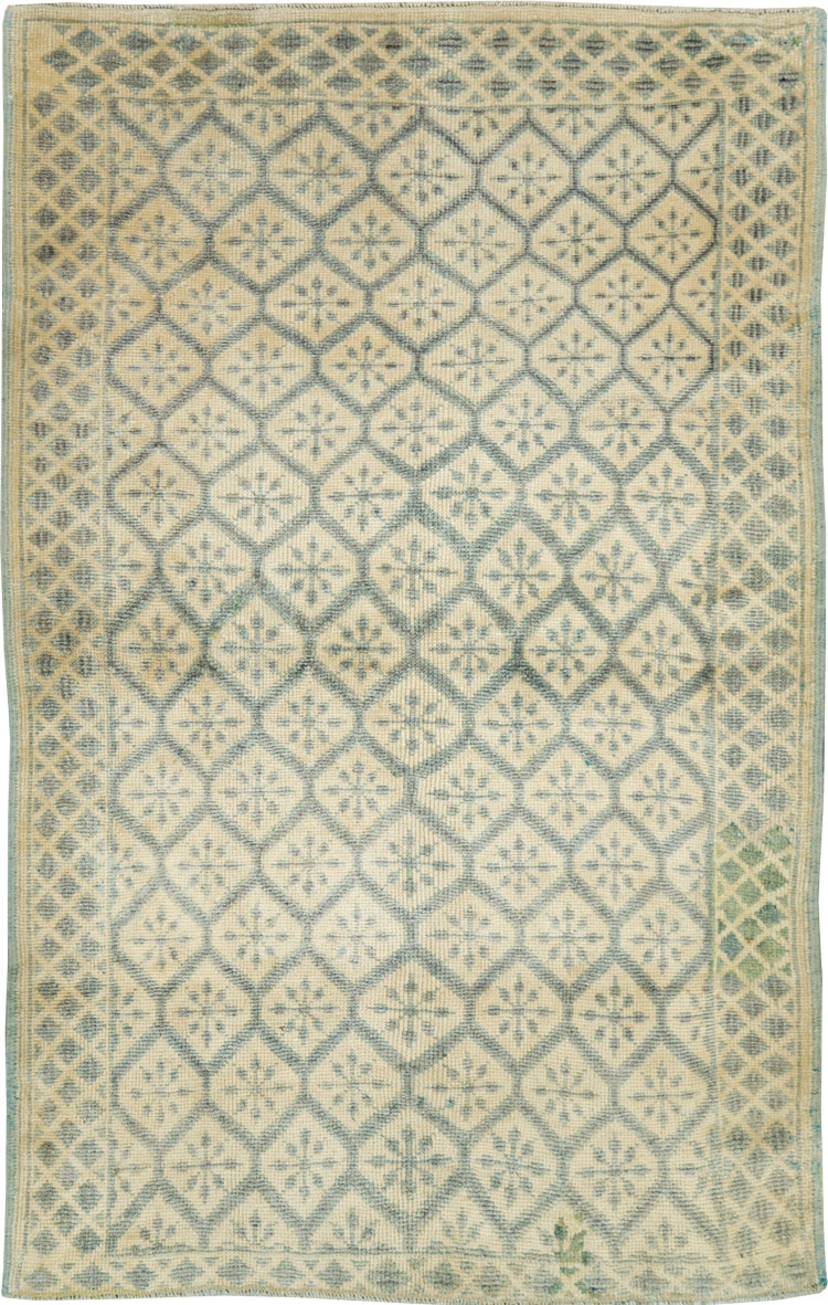 Vintage Turkish Anatolian Throw Rug, No.29345 - Galerie Shabab