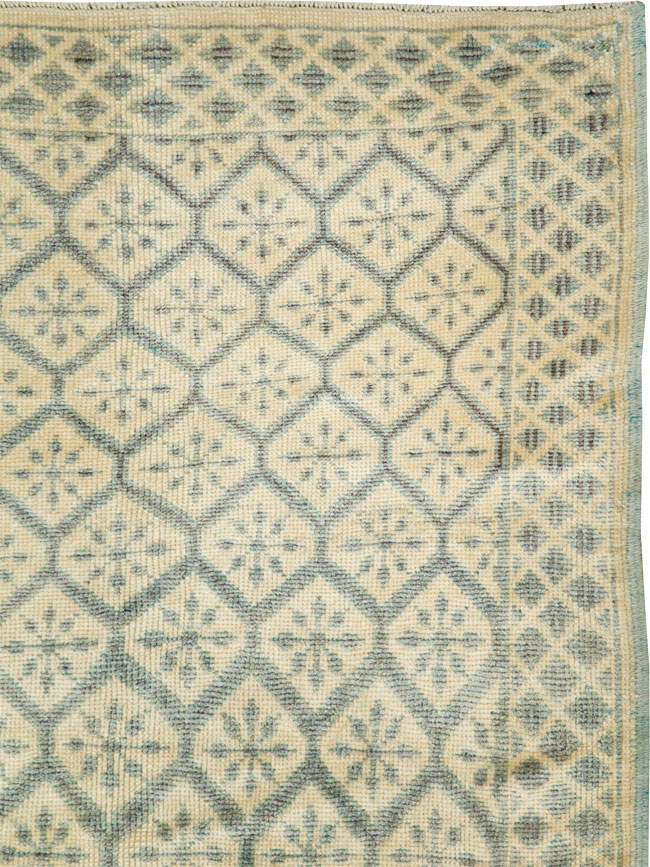 Vintage Turkish Anatolian Throw Rug, No.29345 - Galerie Shabab