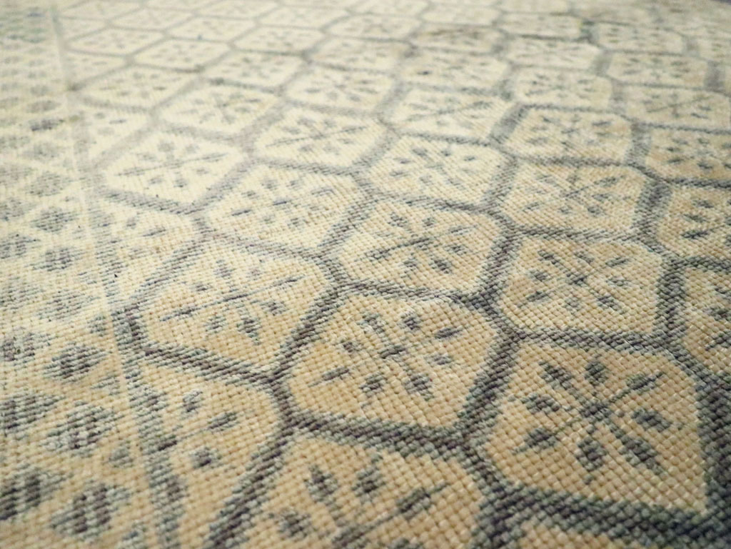 Vintage Turkish Anatolian Throw Rug, No.29345 - Galerie Shabab