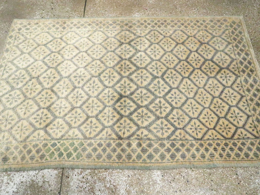 Vintage Turkish Anatolian Throw Rug, No.29345 - Galerie Shabab