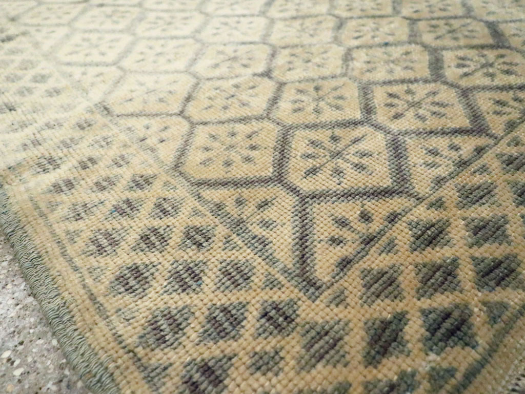 Vintage Turkish Anatolian Throw Rug, No.29345 - Galerie Shabab