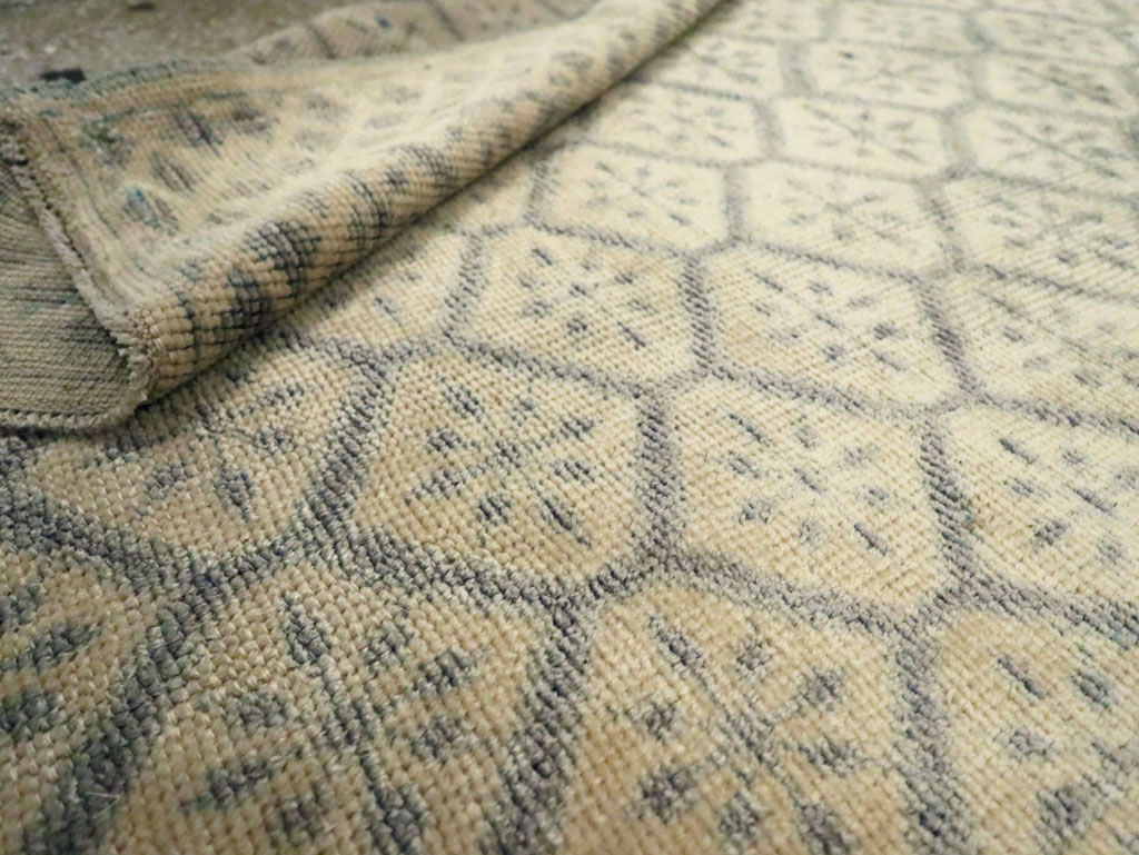 Vintage Turkish Anatolian Throw Rug, No.29345 - Galerie Shabab