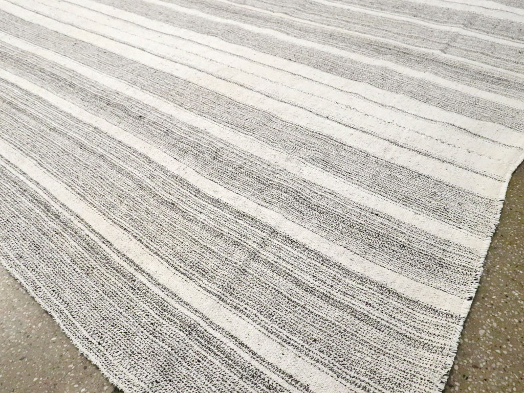 Vintage Turkish Flatweave Kilim Room Size Carpet, No.29354 - Galerie Shabab