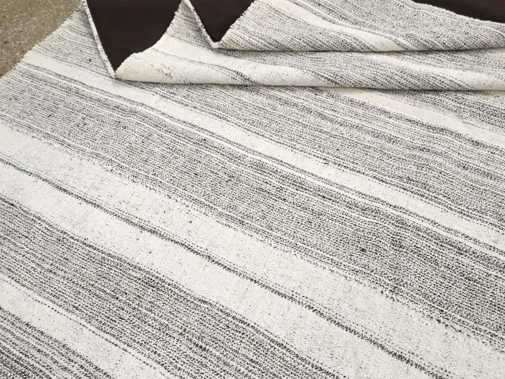 Vintage Turkish Flatweave Kilim Room Size Carpet, No.29354 - Galerie Shabab