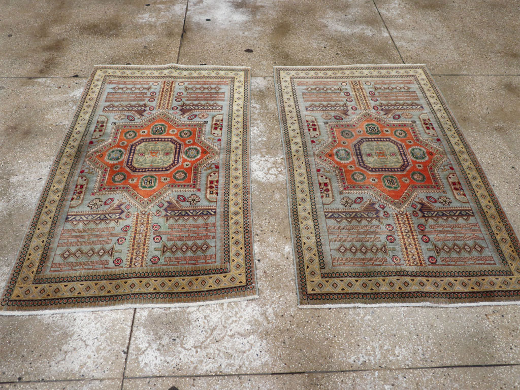 Vintage Persian Ardabil Throw Rug, No.29356 - Galerie Shabab