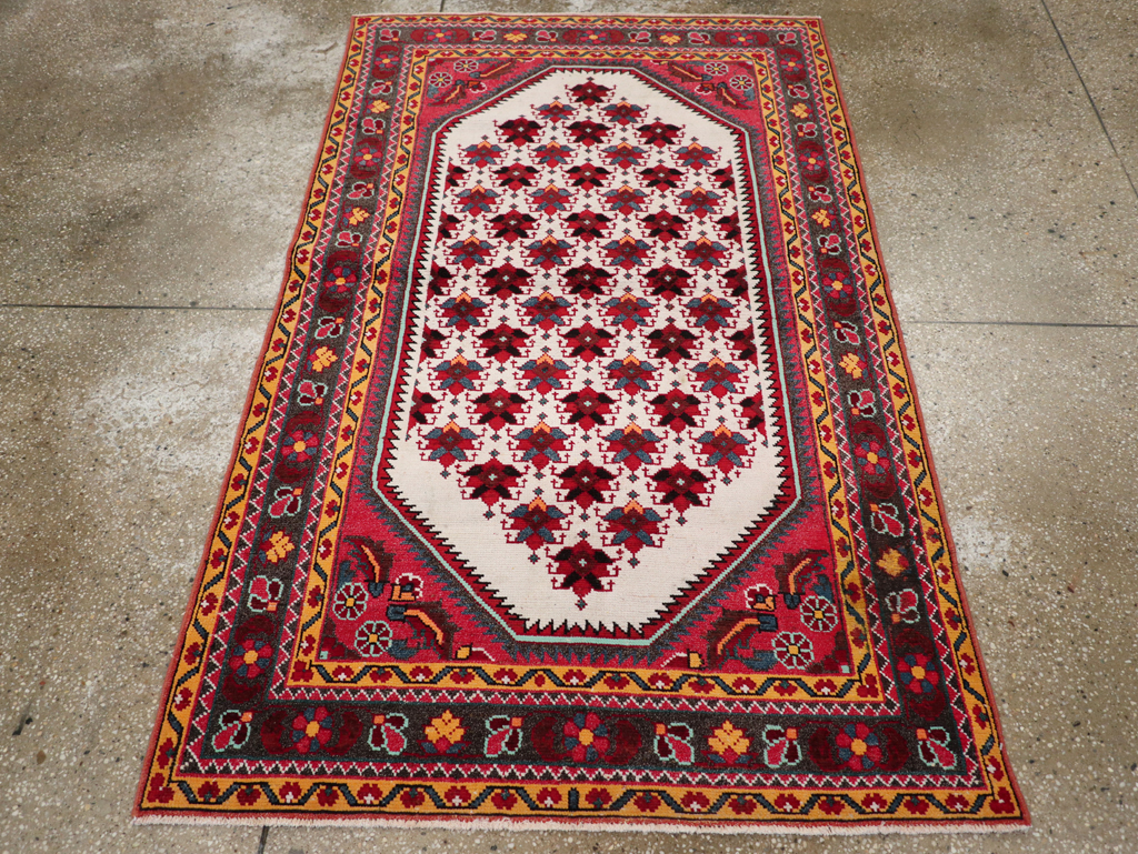 Vintage Persian Malayer Throw Rug, No.29360 - Galerie Shabab