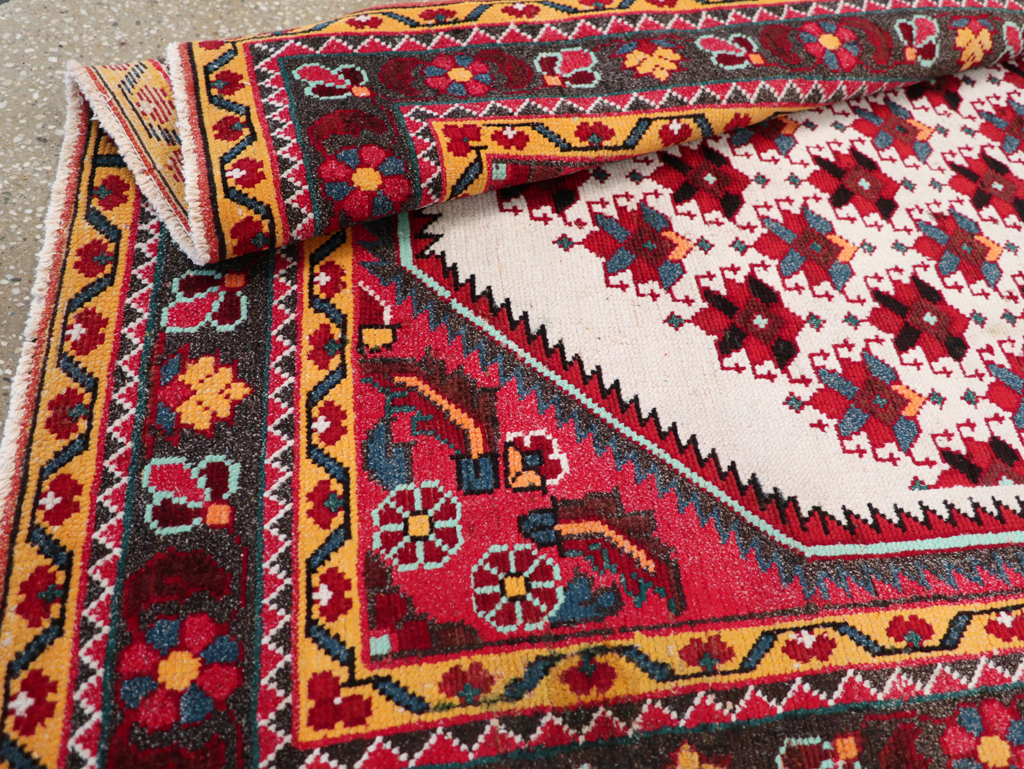 Vintage Persian Malayer Throw Rug, No.29360 - Galerie Shabab