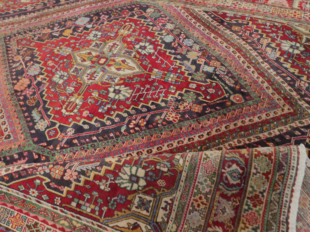 Large Vintage Persian Afshar Carpet, No.29390 - Galerie Shabab