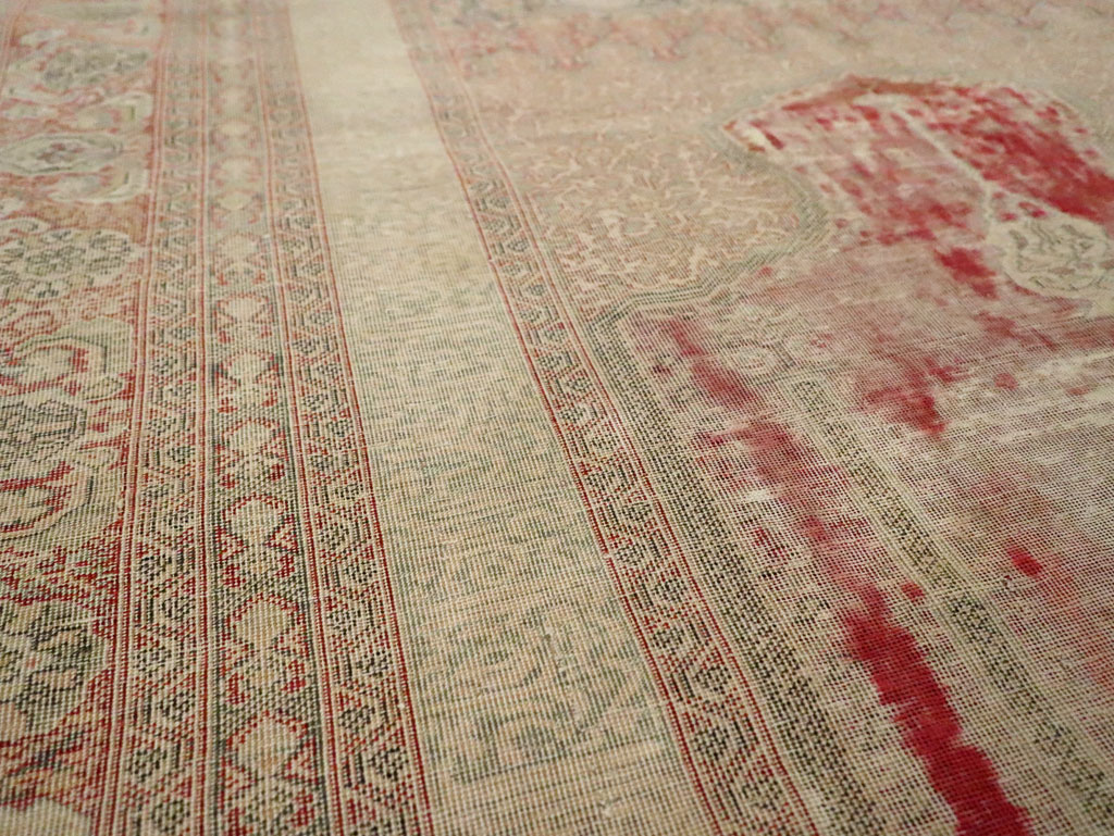 Distressed Antique Turkish Kayseri Accent Rug, No.29392 - Galerie Shabab