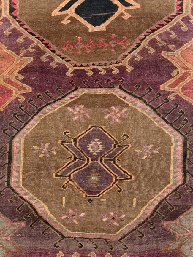 Vintage Turkish Anatolian Room Size Carpet, No.29398 - Galerie Shabab