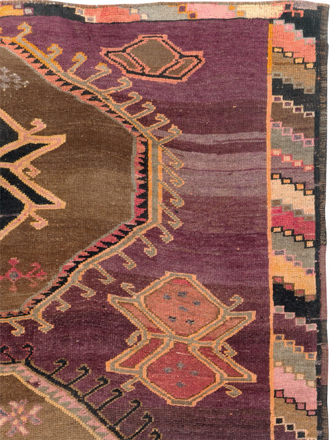 Vintage Turkish Anatolian Room Size Carpet, No.29398 - Galerie Shabab