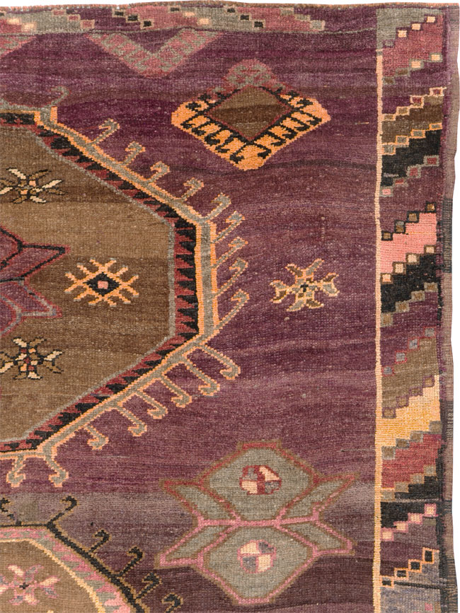 Vintage Turkish Anatolian Room Size Carpet, No.29398 - Galerie Shabab