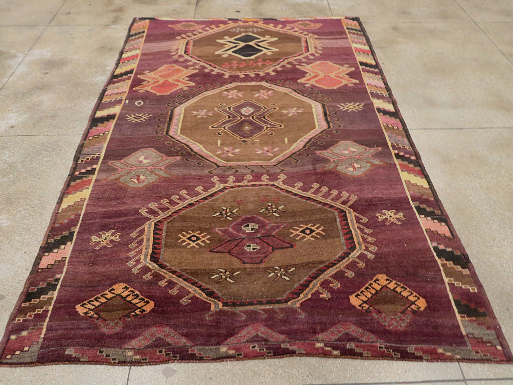Vintage Turkish Anatolian Room Size Carpet, No.29398 - Galerie Shabab