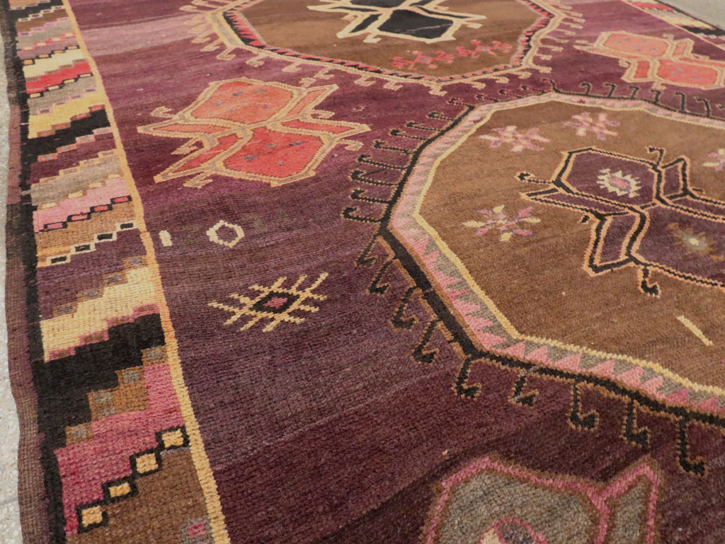 Vintage Turkish Anatolian Room Size Carpet, No.29398 - Galerie Shabab