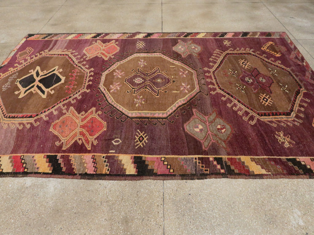 Vintage Turkish Anatolian Room Size Carpet, No.29398 - Galerie Shabab