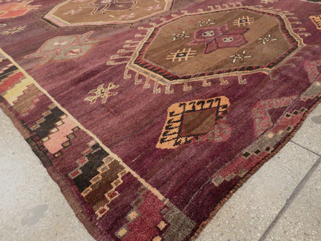 Vintage Turkish Anatolian Room Size Carpet, No.29398 - Galerie Shabab