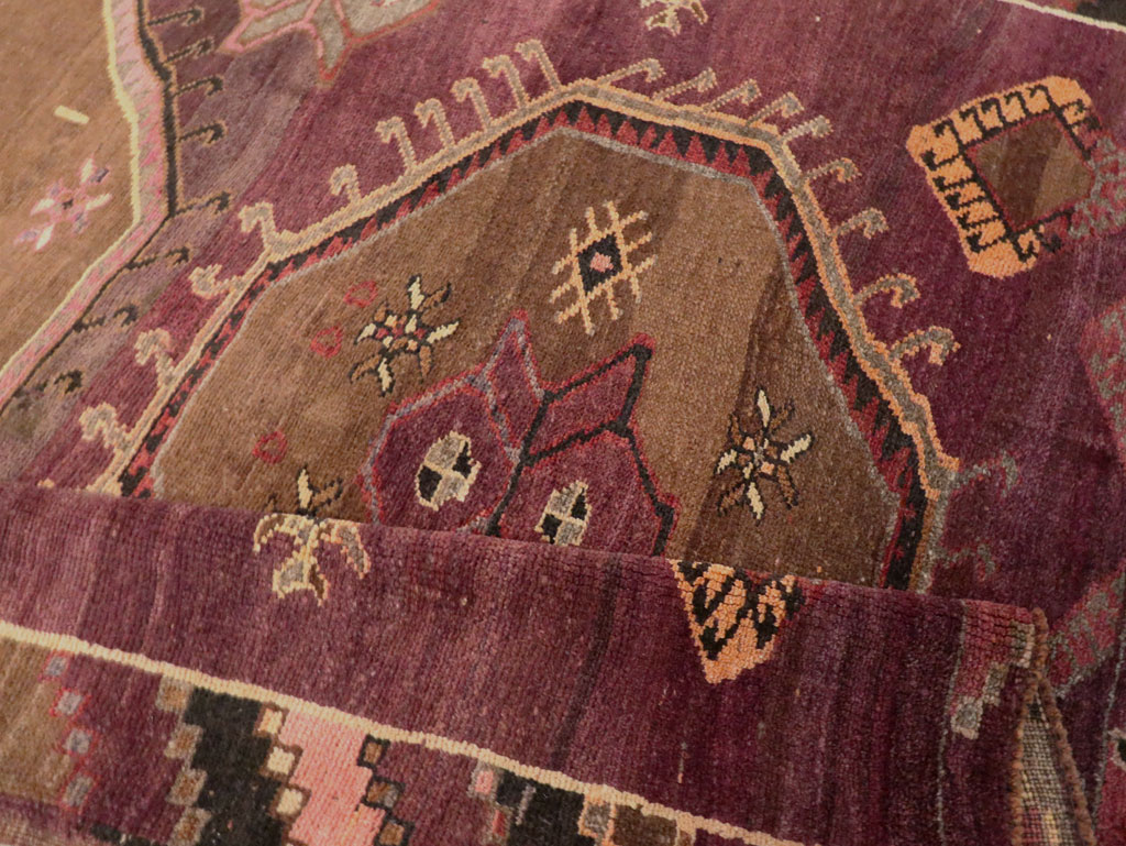 Vintage Turkish Anatolian Room Size Carpet, No.29398 - Galerie Shabab