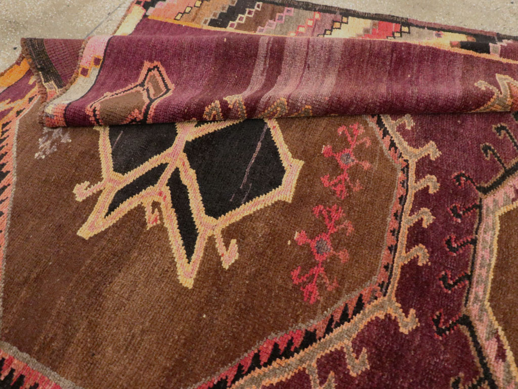 Vintage Turkish Anatolian Room Size Carpet, No.29398 - Galerie Shabab