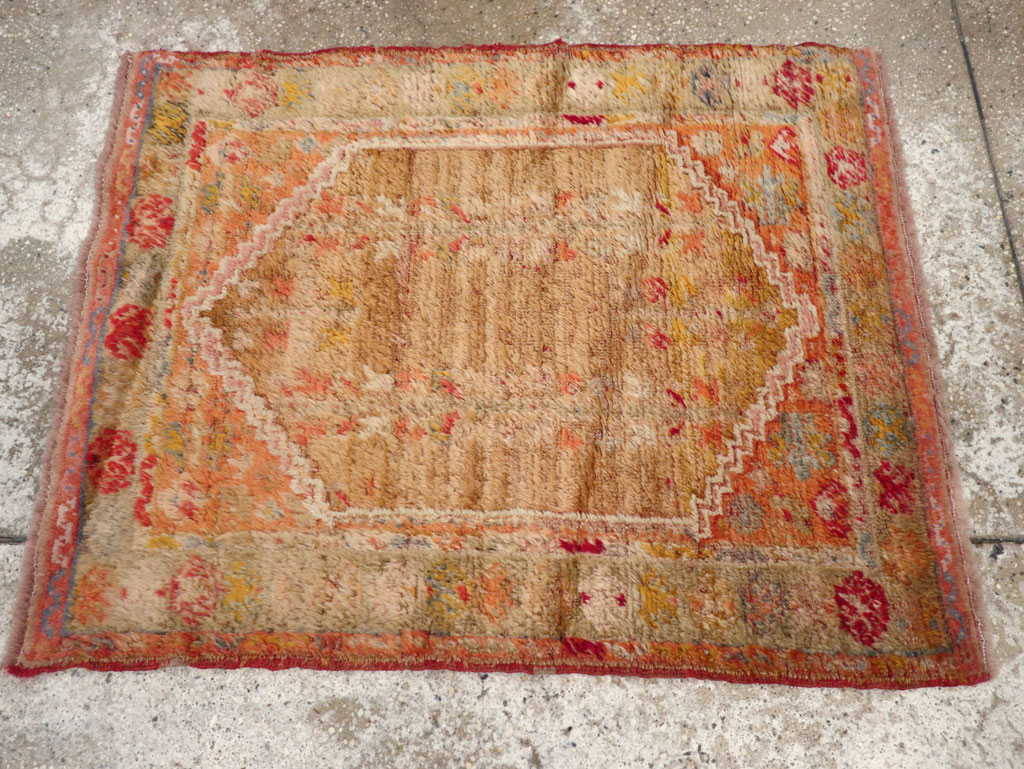 Antique Turkish Angora Oushak Throw Rug, No.29412 - Galerie Shabab
