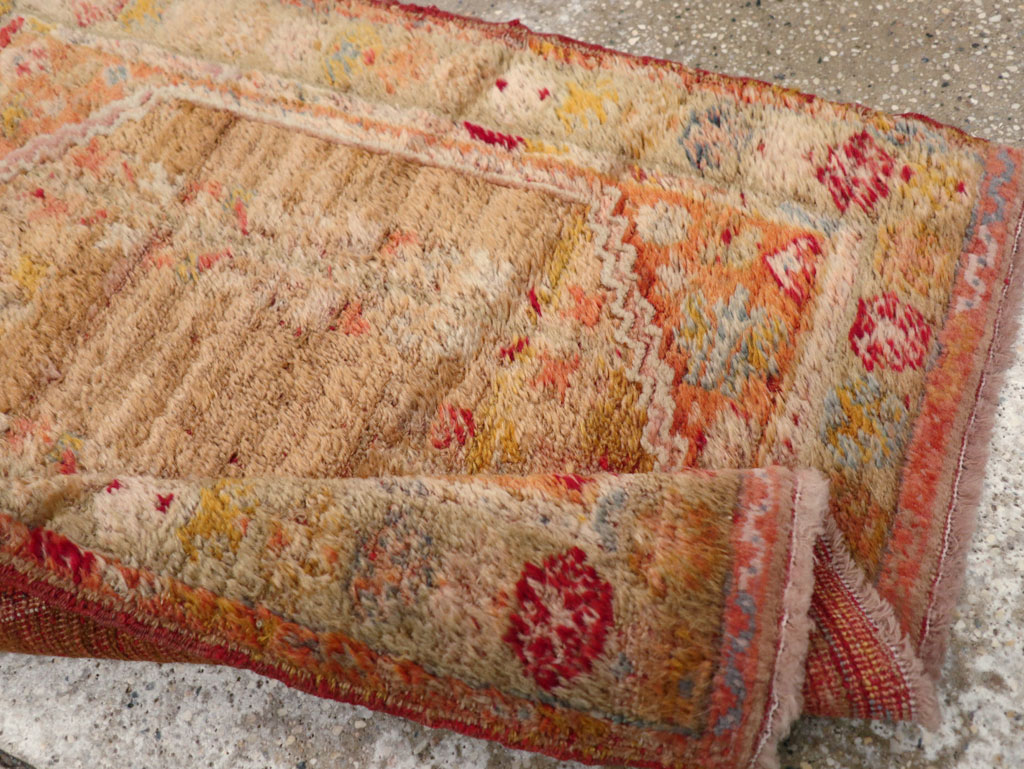 Antique Turkish Angora Oushak Throw Rug, No.29412 - Galerie Shabab