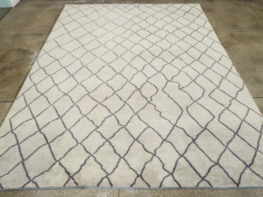 Modern Room Size Moroccan Carpet, No.29439 - Galerie Shabab