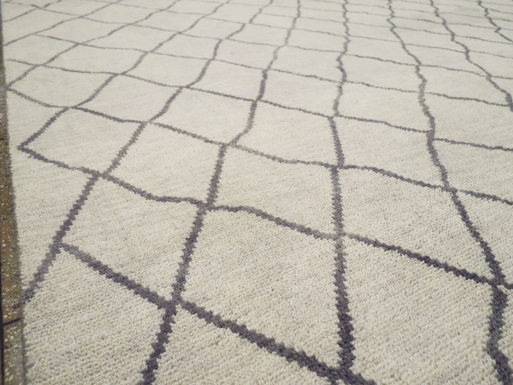 Modern Room Size Moroccan Carpet, No.29439 - Galerie Shabab