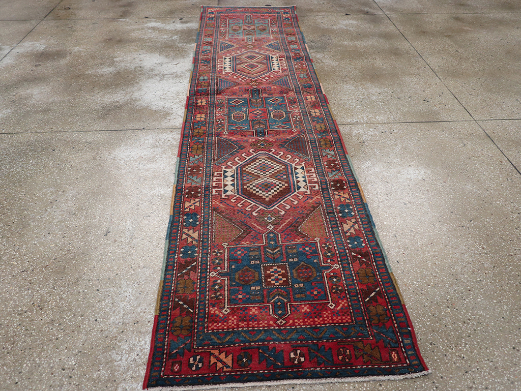 Vintage Persian Karajeh Runner, No.29451 - Galerie Shabab