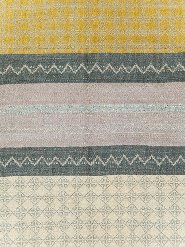 Contemporary Persian Flatweave Kilim Small Room Size Rug, No.29456 - Galerie Shabab