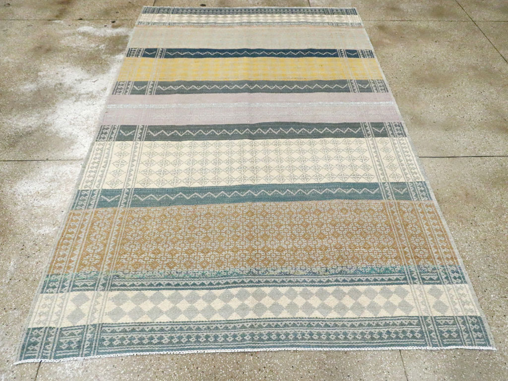 Contemporary Persian Flatweave Kilim Small Room Size Rug, No.29456 - Galerie Shabab