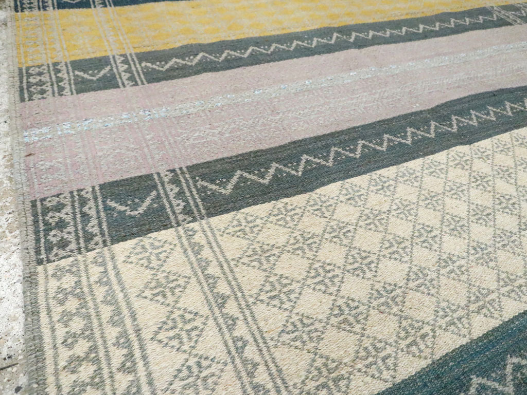 Contemporary Persian Flatweave Kilim Small Room Size Rug, No.29456 - Galerie Shabab