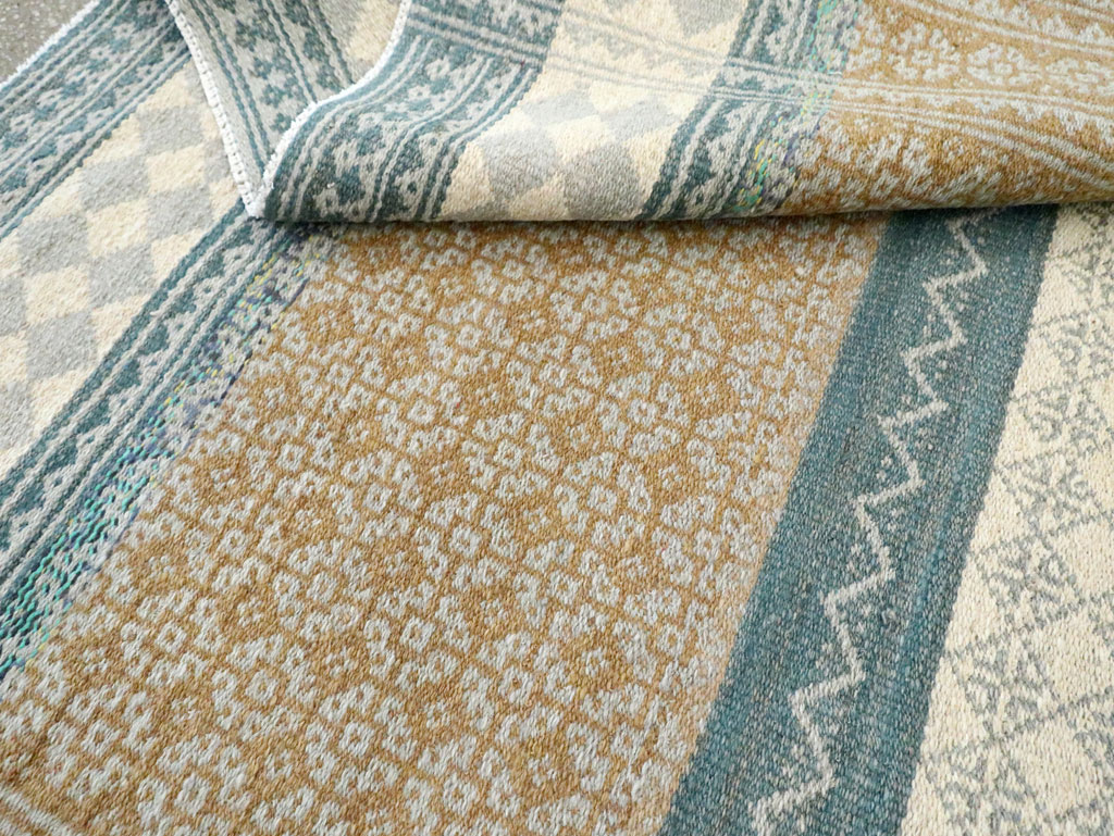 Contemporary Persian Flatweave Kilim Small Room Size Rug, No.29456 - Galerie Shabab