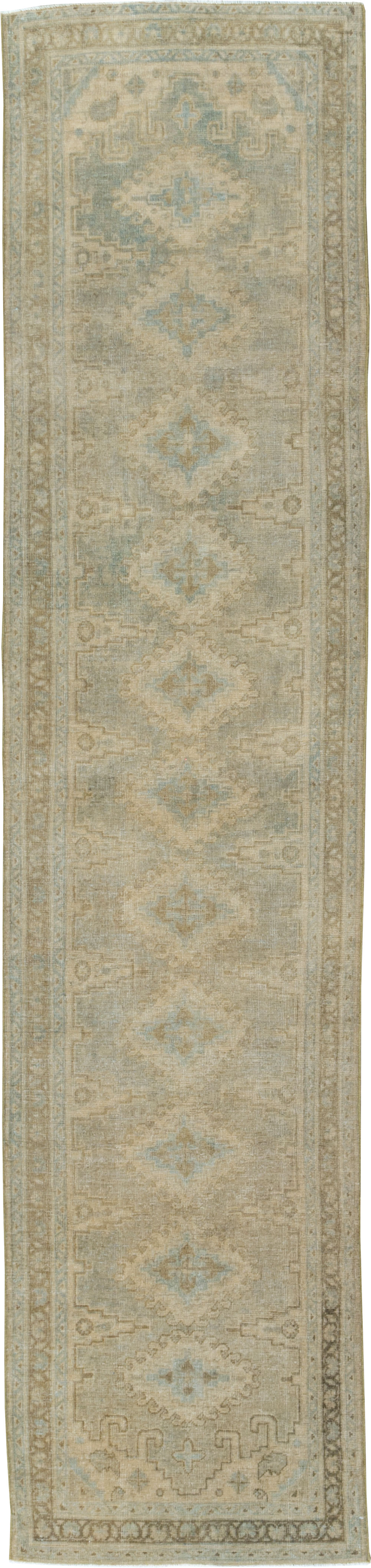 Vintage Persian Veece Runner, No.29459 - Galerie Shabab