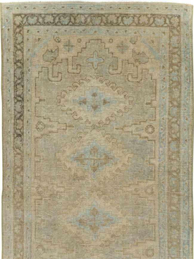 Vintage Persian Veece Runner, No.29459 - Galerie Shabab