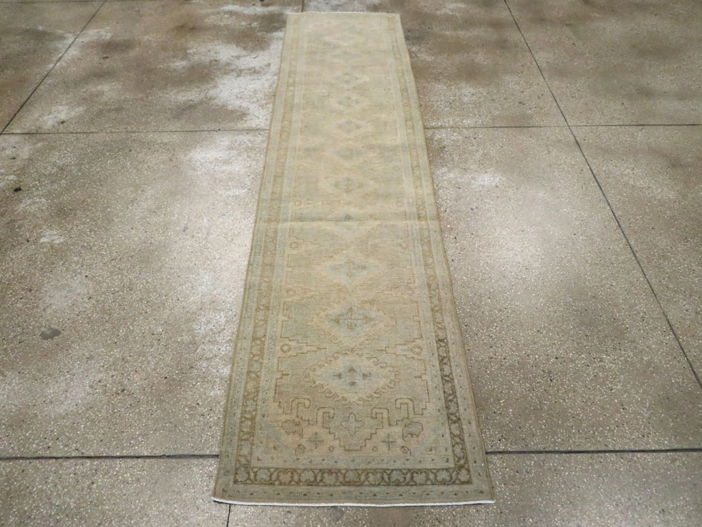 Vintage Persian Veece Runner, No.29459 - Galerie Shabab