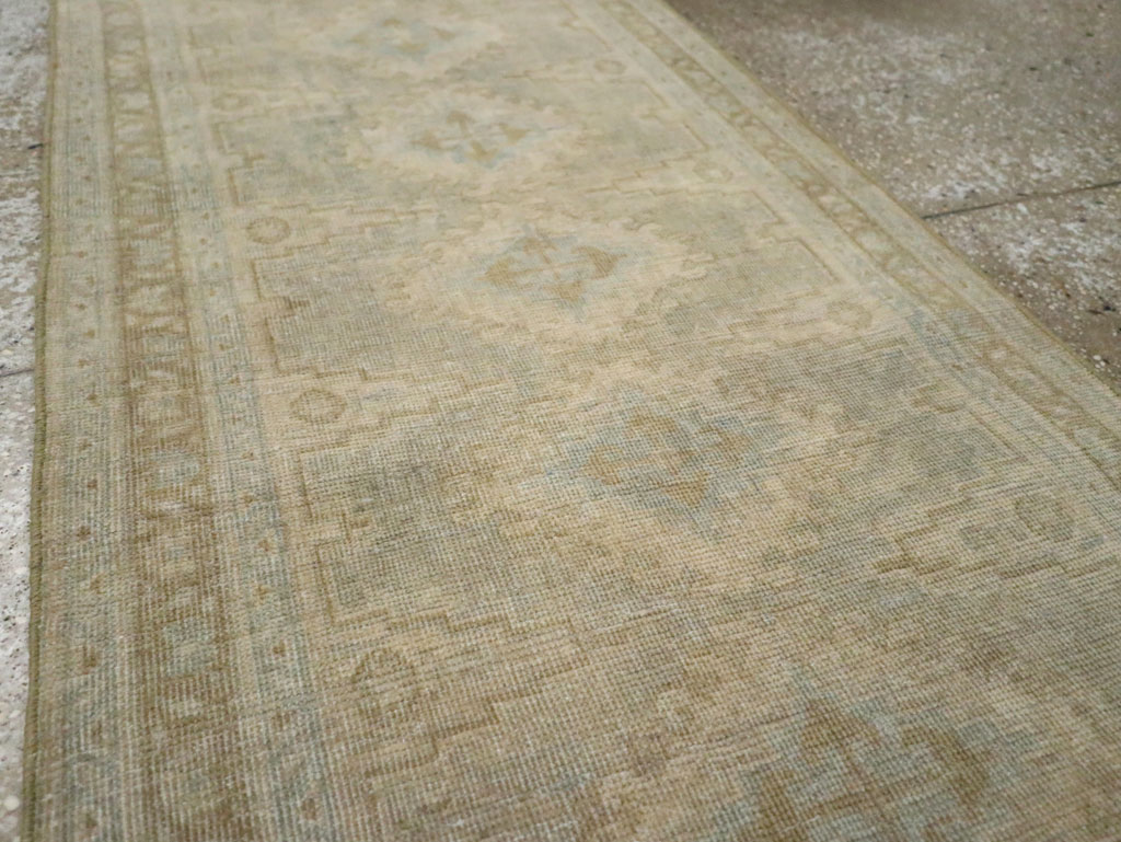 Vintage Persian Veece Runner, No.29459 - Galerie Shabab