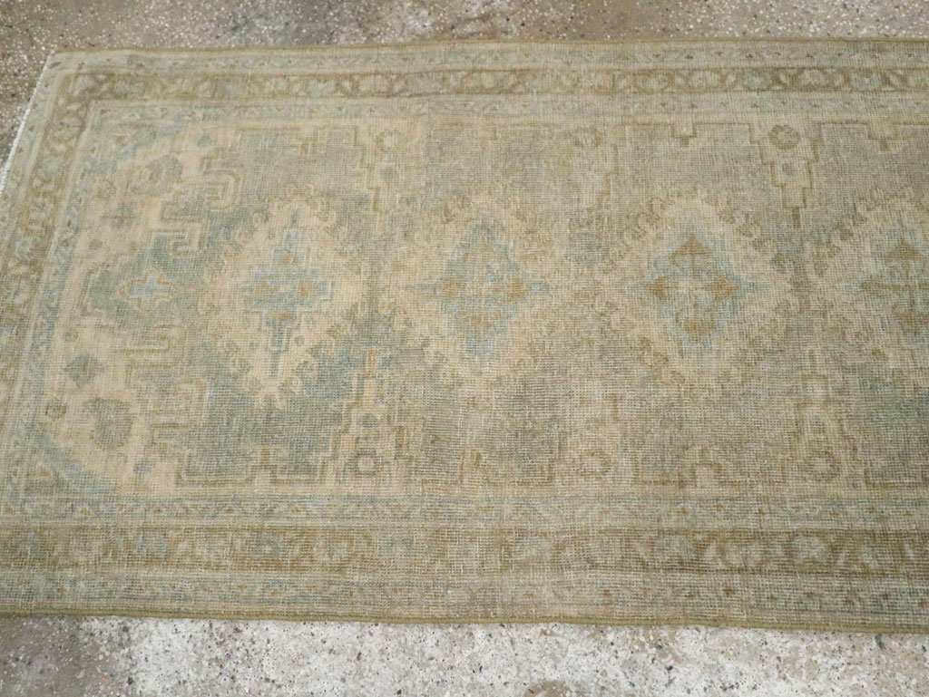 Vintage Persian Veece Runner, No.29459 - Galerie Shabab